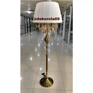 آباژور قدی ایستاده کنارسالنی روشنایی سلطنتی طرح برنز برنجی مبلمونسرا مدل 234688