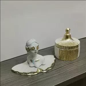 شکلات خوری و دکوری و زیر لیوانی صدف شکل سفید از سنگ مصنوعی تزیین شده با ورق طلا مبلمونسرا مدل 300814