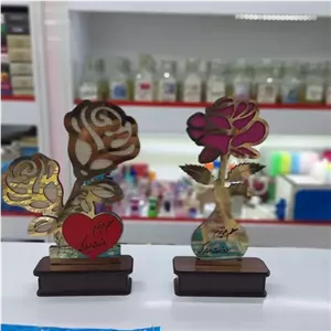 تندیس روز معلم بطول23سانت مبلمونسرا مدل 251079