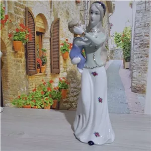مجسمه چینی مادر با فرزند دکوری و هدیه به مادران ارسال رایگان مهرمادری روز مادر سالگرد ازدواج کادویی مبلمونسرا مدل 252671