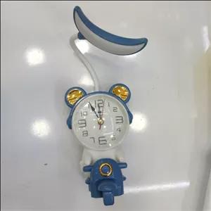 ساعت رومیزی و چراغ مطالعه شارژی فضانورد موتوری مبلمونسرا مدل 238433