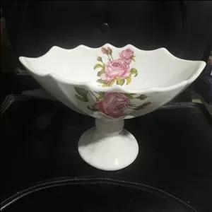 کشکول سرامیکی گل دار البری چیلر جعبه کادویی شیک جهت سرو انواع اجیل و شکلات مبلمونسرا مدل 295363