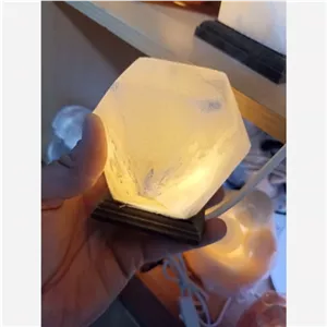 آباژور و چراغ خواب سنگ نمک طرح الماس کوچک با پایه چوبی.غرفه مبلمونسرا مدل 234551