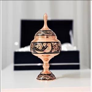 شکلات خوری مسی 23سانتی طرح الماس تراش به همراه جعبه فانتزی مبلمونسرا مدل 296654