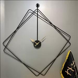 ساعت دیواری فلزی مربع تولیکا مبلمونسرا مدل 236858