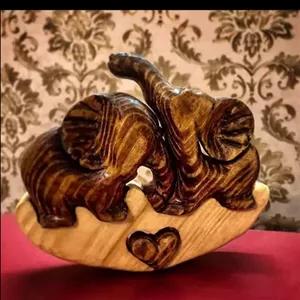 مجسمه چوبی فیل عاشق دکوری و قابل تغییر در رنگ مبلمونسرا مدل 252028