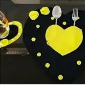 زیر بشقابی و زیر لیوانی نمدی طرح قلب مبلمونسرا مدل 299985