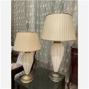 آباژور لمپا چینی برنز شید کلاه دار آنتیک برنزی مبلمونسرا مدل 231142