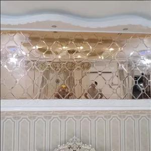 آینه دکوراتیو طرح لوزی نگین دار رنگ طلایی مبلمونسرا مدل 262832