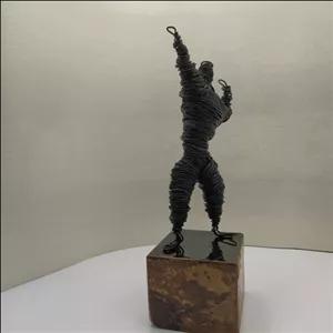 مجسمه سیمی آدمک فلزی بدنساز کد 131 مبلمونسرا مدل 251840