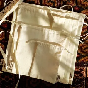 کیسه پارچه ایی مادمازل ، یک وسیله مناسب برای تو خونه و مسافرت ، به قول معروف عصای دست مامانه میشه تو اشپزخونه مبلمونسرا مدل 301717