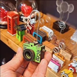 استند عکس چوبی گیره عکس اویز عکس دکوری چوبی دوربین دکوری خانه چوبی لوازمات تزیینات چوبی اویز گردنی چوبی مبلمونسرا مدل 259262