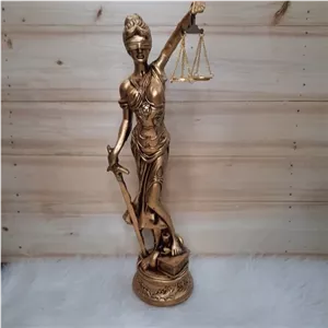 مجسمه عدالت پلی استری 52 سانت مبلمونسرا مدل 253560