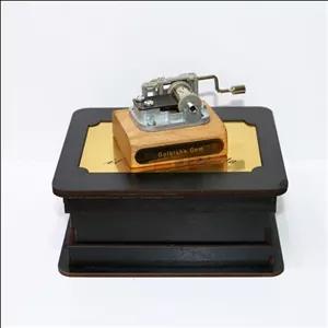 جعبه موزیکال برند il Tempo felicita مبلمونسرا مدل 259456