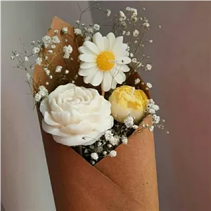دسته گل شمعی رز، مارگریت و پیونی مبلمونسرا مدل 286759
