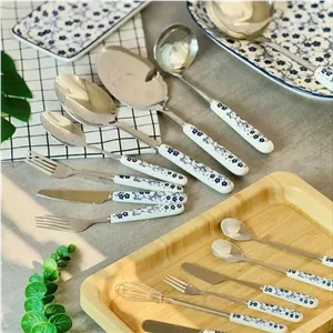 سرویس قاشق چنگال طرح گل شکوفه آبی دنی هوم شامل قاشق چنگال کارد چنکال شربت خوری کفگیر و ملاقه دنیهوم دسته سرامیک مبلمونسرا مدل 289401