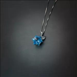 گردنبند نقره ایتالیایی طرح گل (شکوفه) سواروفسکی آبی | روکش طلا سفید