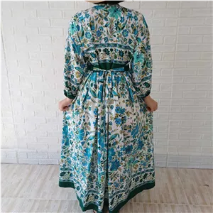 پیراهن ساحلی سفید  با جنس بوگاتی . پارچه خنک تابستانی با بهترین کیفیت ، بدن نما نیست با قد بلند و عرض دامن زیاد