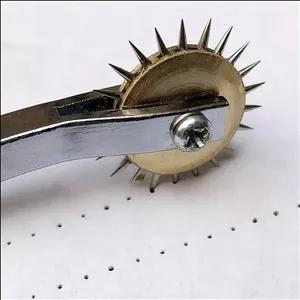 رولت خیاطی دندانه‌دار (تیز)