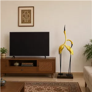 مجسمه چوبی درنای عاشق