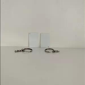 چاپ روی جاکلیدی و آویز جلوی اینه ماشین.(متن یا تصویر)