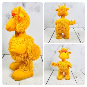 عروسک زرافه رقصنده شیک زن