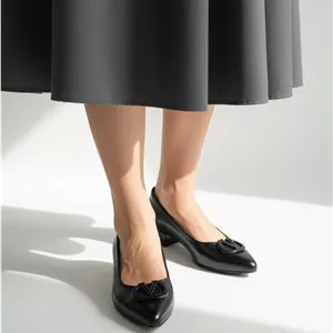 کفش مجلسی زنانه پاشنه‌دار نوک‌تیز