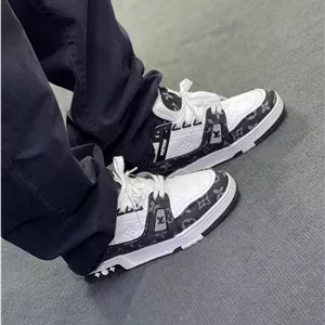 کتونی لویی ویتون (LV) ترینر کوالتی مستر بالاترین کیفیت (بارکد اصالت کالا)