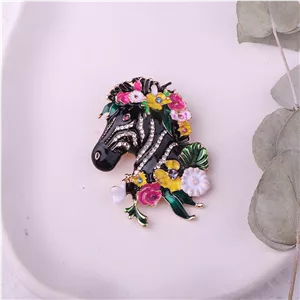 سنجاق سینه  اسب سیاه