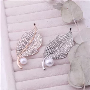 سنجاق سینه برگ جواهری