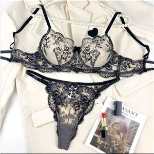 ست لباس زیر فانتزی شین (Shein) دو تکه صورتی گل‌دوزی دوبل