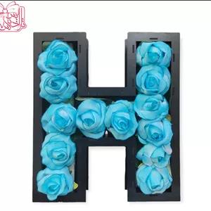 باکس گل حرف H با گل رز مصنوعی مدل TH-01
