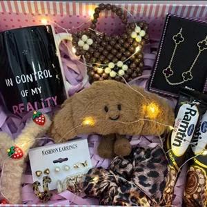 پک کادو تولد دخترونه کروسان ولنتاین