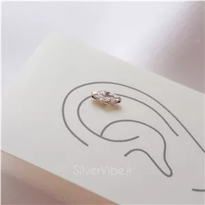 پیرسینگ گوش نقره - طرح تک نگین لوزی با پایه استیل ضد حساسیت | برند Iam