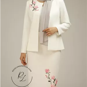 کت و دامن مجلسی زنانه - کت و دامن سفید با طراحی گل لاله بهاری