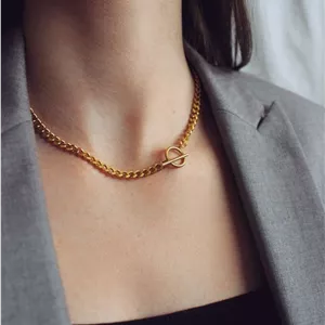 گردنبند زنانه کارتیر با قفل T | استیل رنگ ثابت | انتخابی شیک برای هدیه