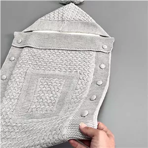 قنداق فرنگی بافتنی مدل خزدار1