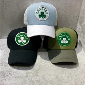 کلاه بیسبالی پشت توری مستر کوالیتی طرح تیم Celtics