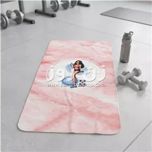 حوله ورزشی 30*60 طرح دختر ورزشکار جذاب