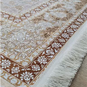 فرشینه طرح افشان کلاسیک زمینه کرم قهوه ای