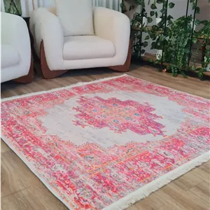 فرشینه سنتی صورتی و کرم طرح کلاسیک