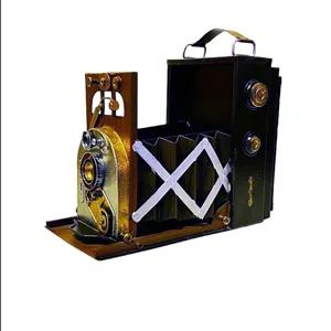 ماکت فلزی دوربین عکاسی کلاسیک دست‌ساز با جای قلم و قاب عکس