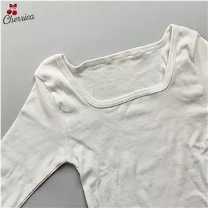 کراپ آستین بلند یقه خشتی سفید