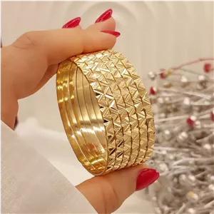 النگو زنانه طلای روس مدل «تراش‌مثلثی» – طرح هندسی و درخشش فوق‌العاده (پک ۶ تایی)