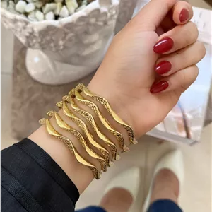 النگو فیوژن جدید زنانه مدل موجی کد 10268 رنگ ثابت ضد حساسیت