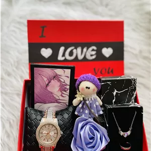 پک هدیه لاکچری زنانه مدل فرشته ولنتاین| شامل ساعت، گردنبند ، عروسک، آینه و گل رز| بسته‌بندی جذاب – ارسال رایگان