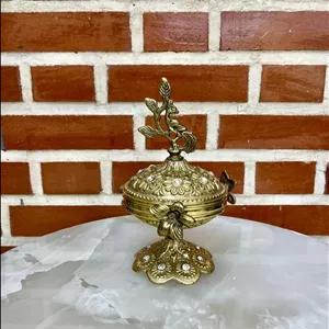قندون برنزی طرح گل و طاووس 