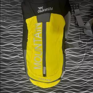 پیش‌نویس ۹۱۱کوله پشتی کوهنوردی ۳۰ لیتری در ۲ رنگ