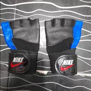 دستکش بدنسازی نایک در ۲ رنگ