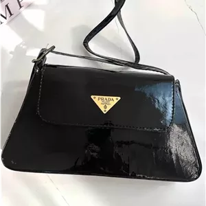 کیف ورنی مثلثی شکل